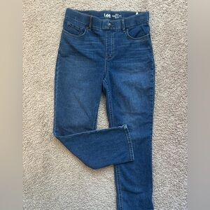 Lee Women's Straight Leg Jeans in Classic Blue